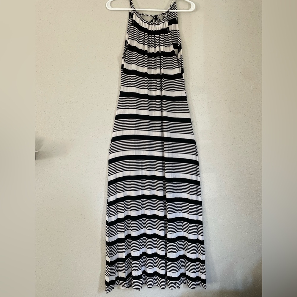 Olivia Matthew’s Long dress with black and white stripes Size M 🌸casual style